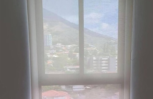 San Salvador Apartment | Apartment with 4 bedrooms and 3.5 bathrooms. Only 2 air conditioners.