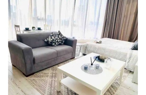 Block 428 House | Apartment with a city view. Manama, Seef.