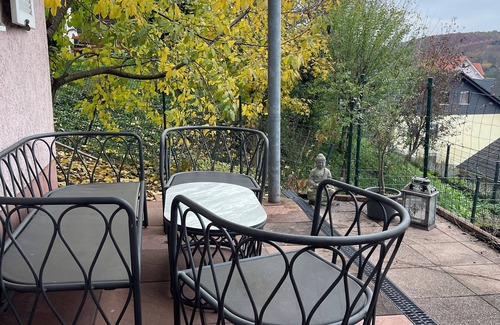 Glauburg Apartment | Apartment with a direct view of the Glauberg in a quiet location! Cycling and hiking trails