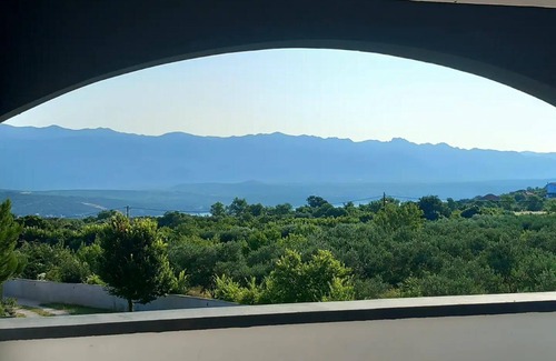 Podgradina Apartment | Apartment With a Pool, Mountainview, Near the Sea!