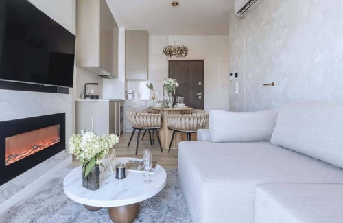 Orlinki Apartment | Apartment with a Terrace and River View