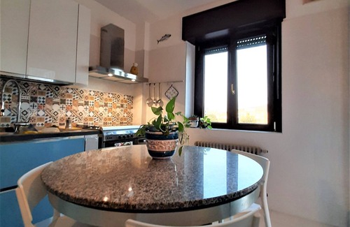 Licola Apartment | Apartment with a view of the sea, the mountain of Cuma and the island of Ischia.