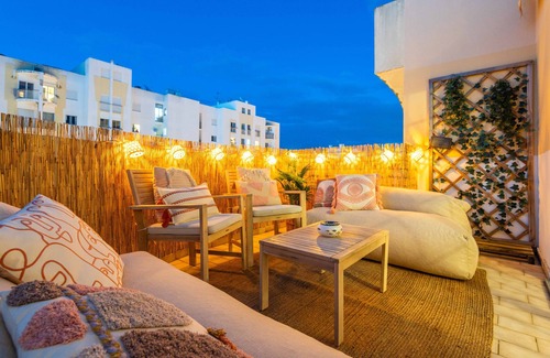 Armacao de Pera Apartment | Apartment with air conditioning, WiFi, Netflix, balcony and beach 3 minutes away