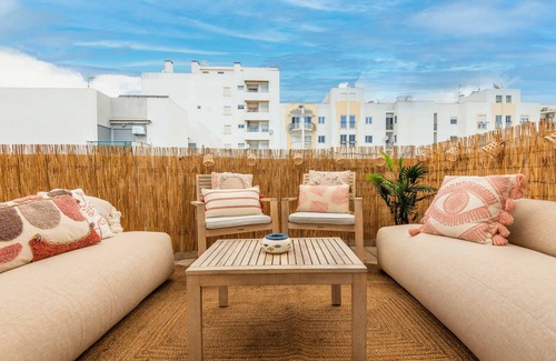 Armacao de Pera Apartment | Apartment with air conditioning, WiFi, Netflix, balcony and beach 3 minutes away