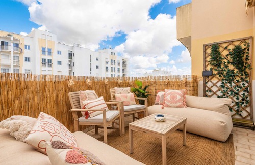 Armacao de Pera Apartment | Apartment with air conditioning, WiFi, Netflix, balcony and beach 3 minutes away