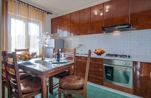 Kastel Sucurac Apartment | Apartment with big garden and BBQ for relaxation between Split and Trogir