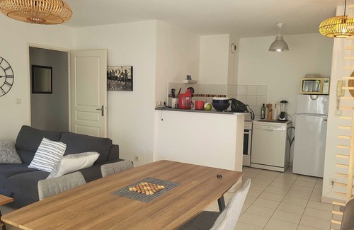 Tournezy Apartment | Apartment with balcony - 10 mins from town center