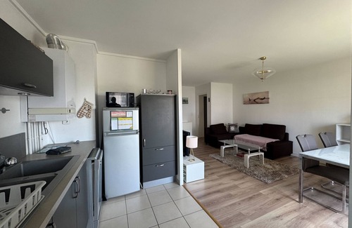 La Pierre-Heuze Apartment | Apartment with balconies close to beaches