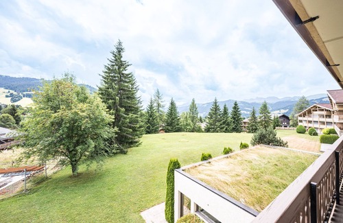 Le Planellet Apartment | Apartment with balcony 10 min walk from the slopes