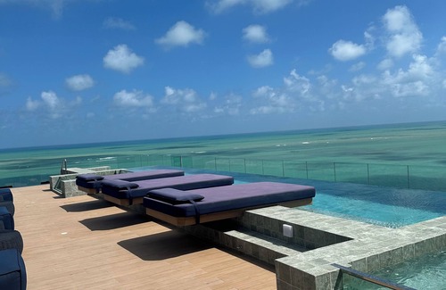 Maceio Apartment | Apartment with balcony, double Wi-Fi, seafront of Pajuçara in Maceió, 24-hour reception