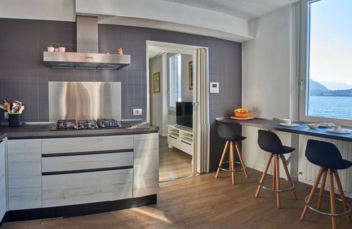 Fiumelatte Apartment | Apartment with balcony, direct beach access