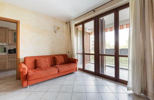 Bruzzano Apartment | Apartment with Balcony nearby M3 Subway Yellow Line