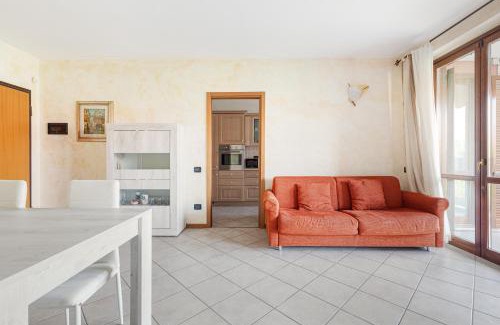 Bruzzano Apartment | Apartment with Balcony nearby M3 Subway Yellow Line