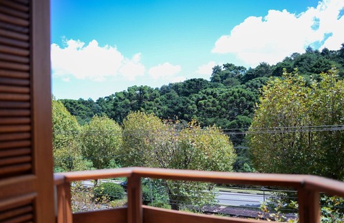 Capivari Apartment | Apartment with fireplace in Campos do Jordão