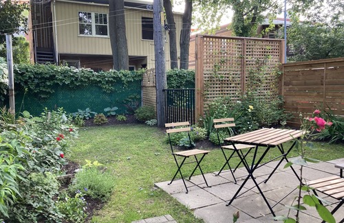 Lairet Apartment | Apartment with fireplace and private garden