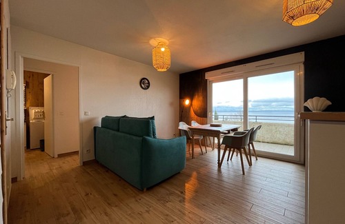 Publier Apartment | Apartment with pool and parking in Évian-les-Bains