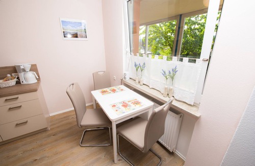 Bodenwerder Apartment | Apartment with garden, terrace and conservatory