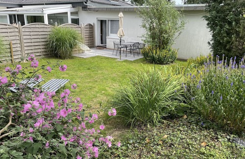 Roffhausen Apartment | Apartment with garden in Schortens - cozy, quiet and yet central