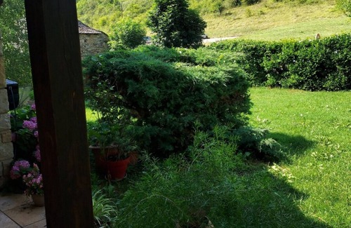 Espalion Apartment | Apartment with garden, located at the entrance to Espalion.