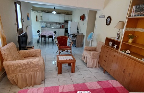 Alexandroupoli Apartment | APARTMENT with PARKING, Wi-Fi & YARD