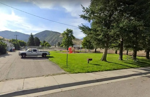 Lower Rattlesnake Apartment | Apartment with Hot Tub and Sauna Near UM/Downtownnn
