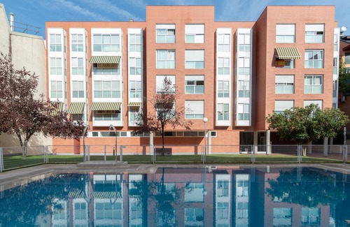 Ciudad Jardin Apartment | Apartment with pool and parking