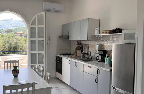 Piazza-Tralia-Pendolo Villa | Apartment with pool and breathtaking view of the Golfo di Napoli