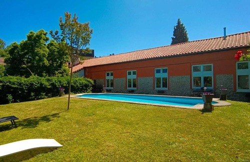 Alsasua Apartment | Apartment with Pool, Barbecue, and Shared Garden in Alsasua