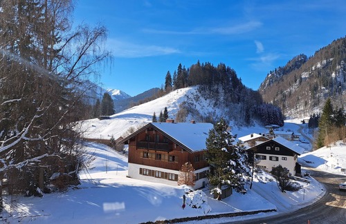 Rappele Apartment | Apartment with pool, parking space, south-facing balcony, sauna, from May-Oct. Mountain railway ticket incl.