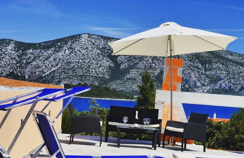 Cove Tri Zala (Zrnovo) Apartment | Apartment with pool, Korcula island