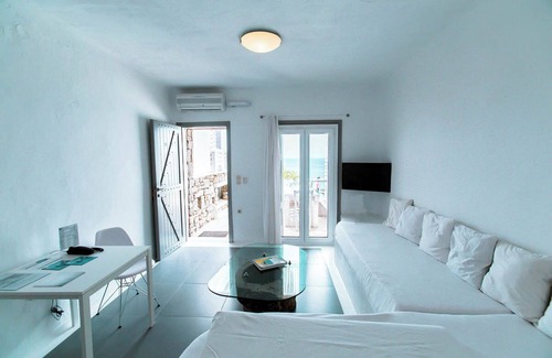 Paradise Hotel | Apartment with Pool & Shared Infinity Pool, Sea View, Pool Bar, Gym