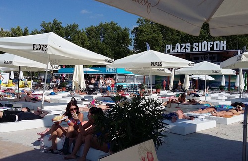 Siofok Aranypart Apartment | Apartment with pool, wellness, 100m from the beach
