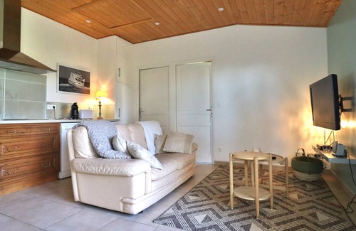 Groix Apartment | Apartment with private garden and modern amenities