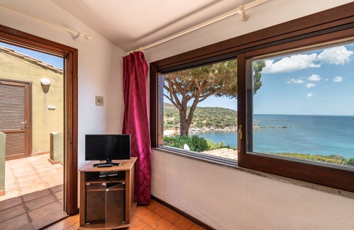 Villasimius Apartment | Apartment with sea view and close to the beach – Apartment Accu is Prezzus C
