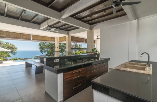 Temukus Apartment | Apartment With Sea & Rice Field View
