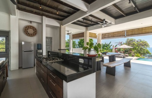 Temukus Apartment | Apartment With Sea & Rice Field View