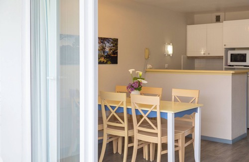 Treboul Apartment | Apartment with Sea View, Shared Pool and Wi-Fi