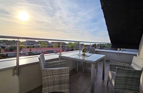 Sianozety Apartment | Apartment with sea view, sauna and swimming pool. 5 min from the beach.