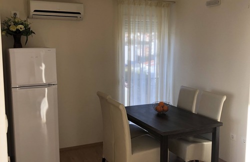 Dobra Voda Apartment | Apartment with sea view and 3-minute walk to the beach