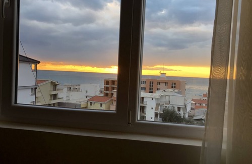 Dobra Voda Apartment | Apartment with sea view and 3-minute walk to the beach