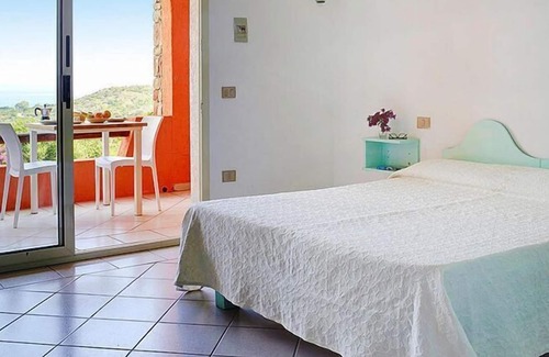 Monte Petrosu Apartment | Apartment with sea view in Residence Lu Nibareddu in Loiri