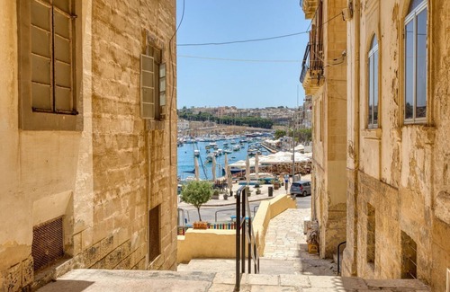 Senglea Apartment | Apartment with Spectacular Views in Isla