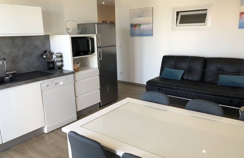 Pietrosella Apartment | Apartment with superb sea view 200m from the beach and 10m from Porticcio