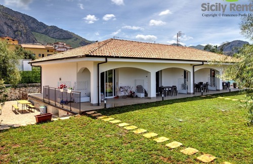 Capaci House | Apartment with swimming pool a few steps from the sea