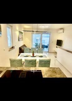 Okrug Gornji Apartment | Apartment with swimming pool Lagotto