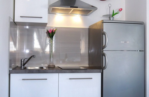 Zrce Apartment | Apartment with Terrace and Free WiFi