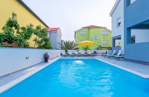 Zrce Apartment | Apartment with Terrace and Free WiFi