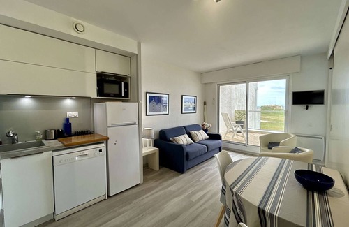 Royan Apartment | Apartment with terrace, ocean view and parking in Royan