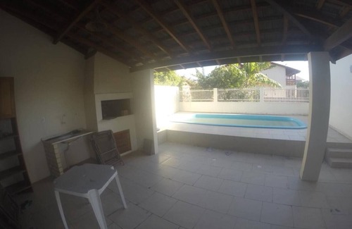 Barra de Ibiraquera Apartment | Apartment with two suites, two blocks from the sea and three from the lagoon.