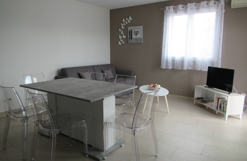 Alenya Apartment | Apartment with view on pine forest and calm